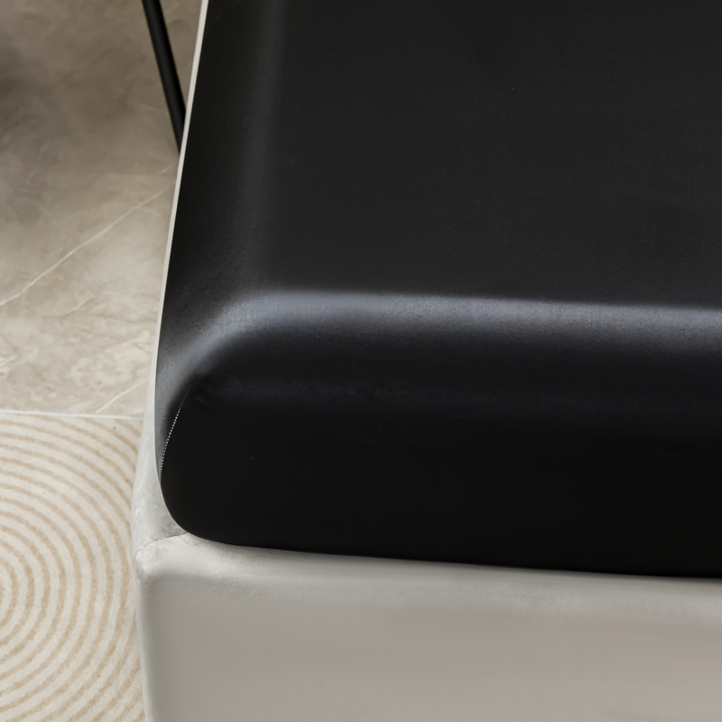 3 stuks zwart satijnen hoeslak - Silk Sheet Set recensie en prijs